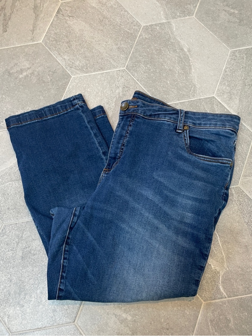 KUT from the Kloth Cropped Straight-Leg Jeans – 18W – Medium/Dark Wash